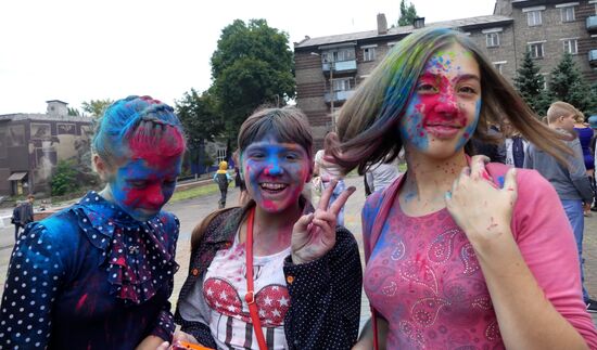 TsvetaLetaFest festival of colors in Donetsk People's Republic