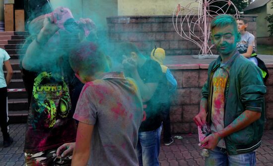 TsvetaLetaFest festival of colors in Donetsk People's Republic
