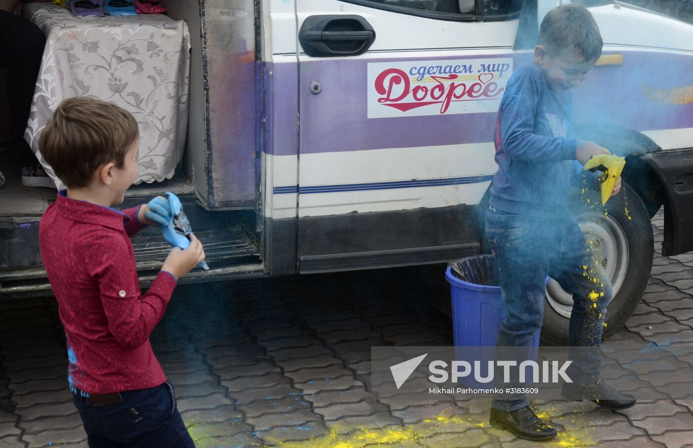 TsvetaLetaFest festival of colors in Donetsk People's Republic