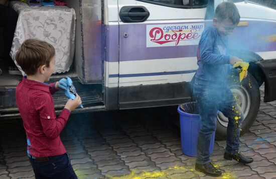 TsvetaLetaFest festival of colors in Donetsk People's Republic