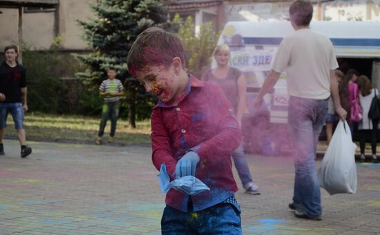 TsvetaLetaFest festival of colors in Donetsk People's Republic