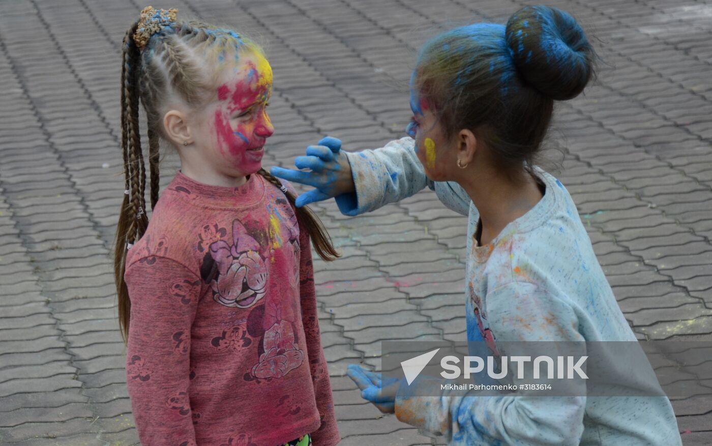 TsvetaLetaFest festival of colors in Donetsk People's Republic