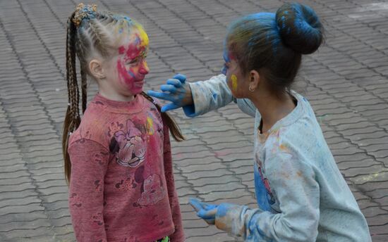 TsvetaLetaFest festival of colors in Donetsk People's Republic