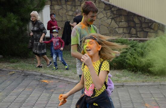 TsvetaLetaFest festival of colors in Donetsk People's Republic
