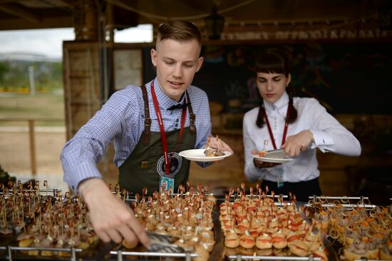 "Far Eastern Street" exhibition opens during the 2017 Eastern Economic Forum