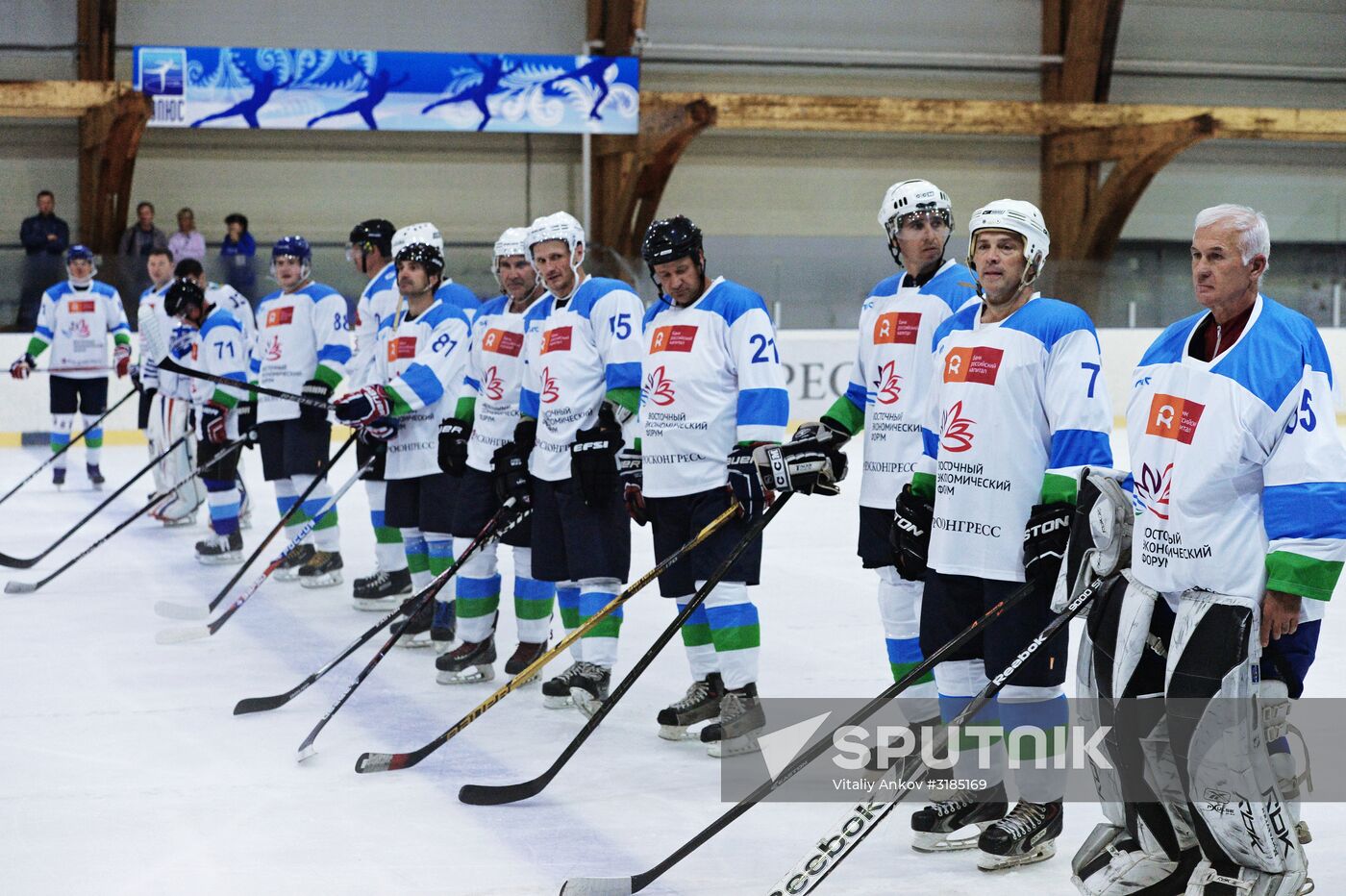 Vladivostok hosts gala match between Eastern Economic Forum and |Primorye Territory Administration select teams