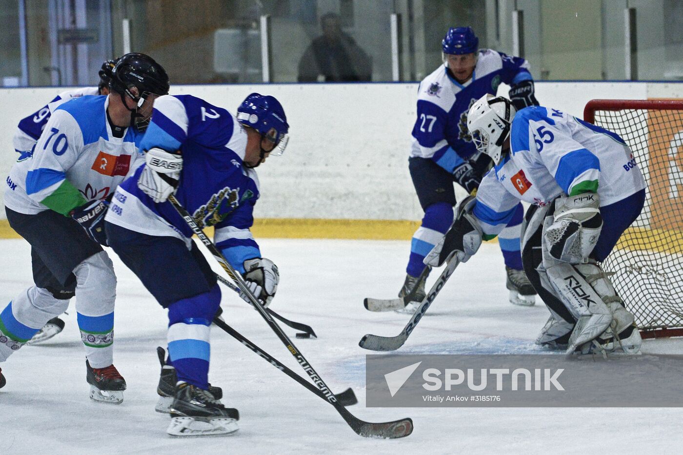 Vladivostok hosts gala match between Eastern Economic Forum and Primorye Territory Administration select teams