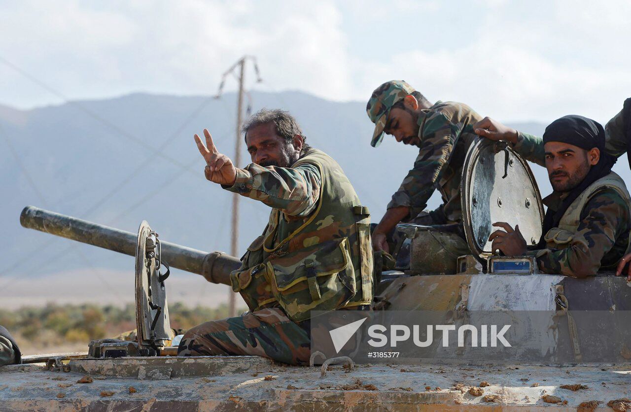 Syrian army breaches the siege of Deir ez-Zor