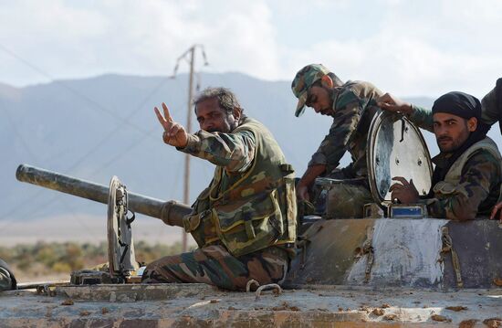 Syrian army breaches the siege of Deir ez-Zor