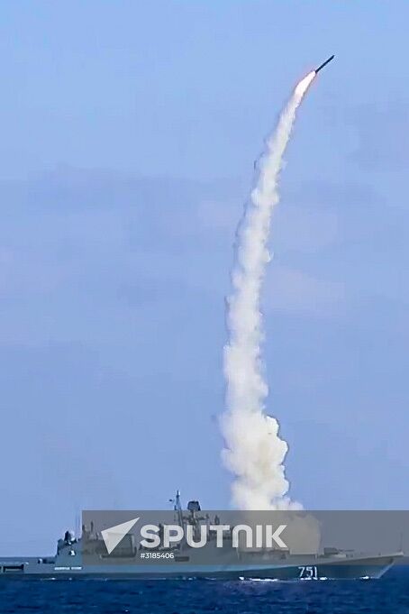 Russia launches cruise missiles on ISIS positions in Syria