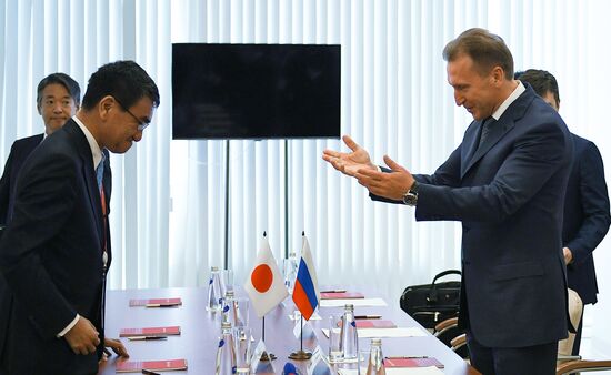 Igor Shuvalov and Taro Kono meet during EEF in Vladivostok