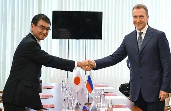 Igor Shuvalov and Taro Kono meet during EEF in Vladivostok