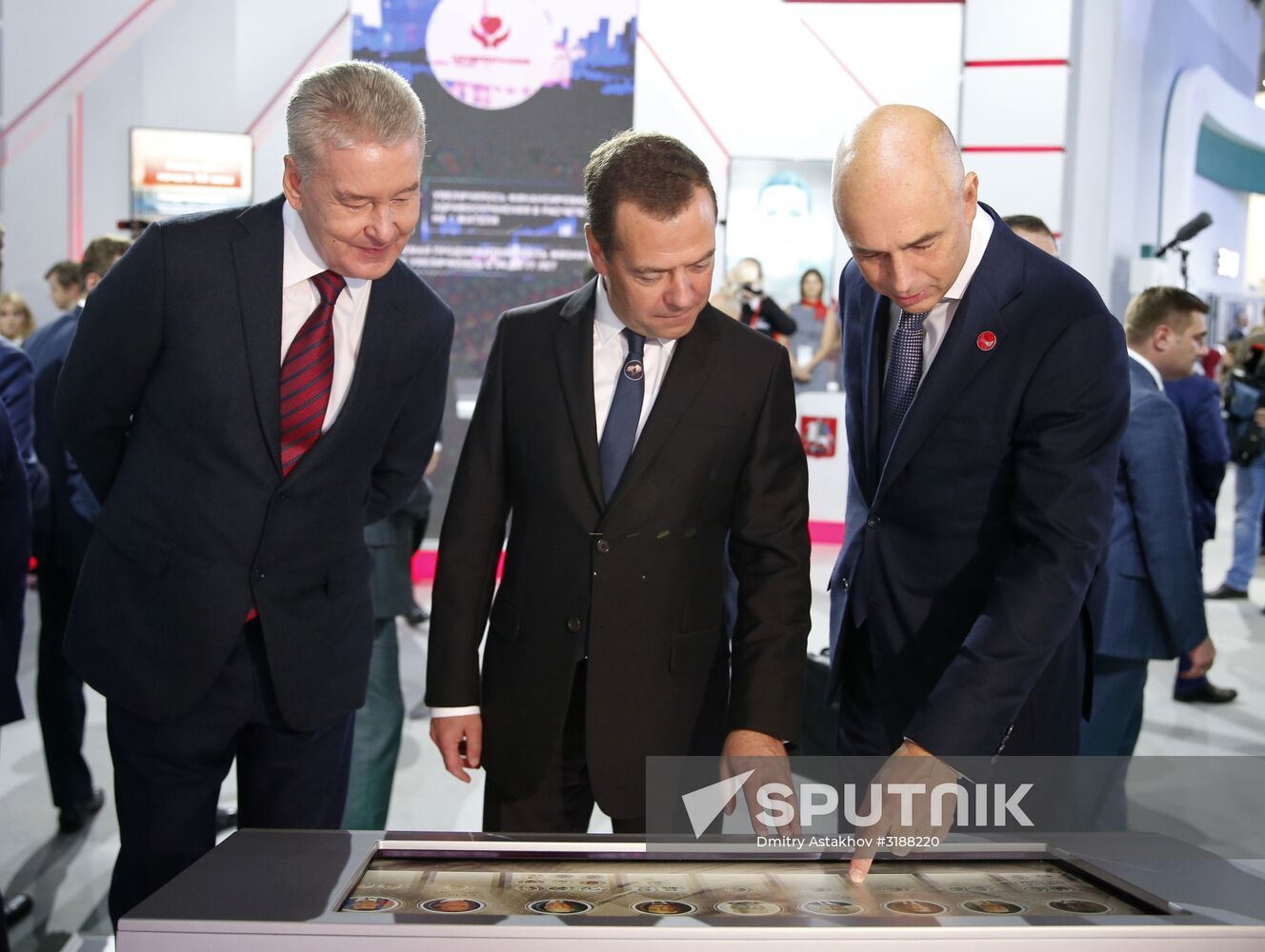 Prime Minister Dmitry Medvedev attends second Moscow Financial Forum