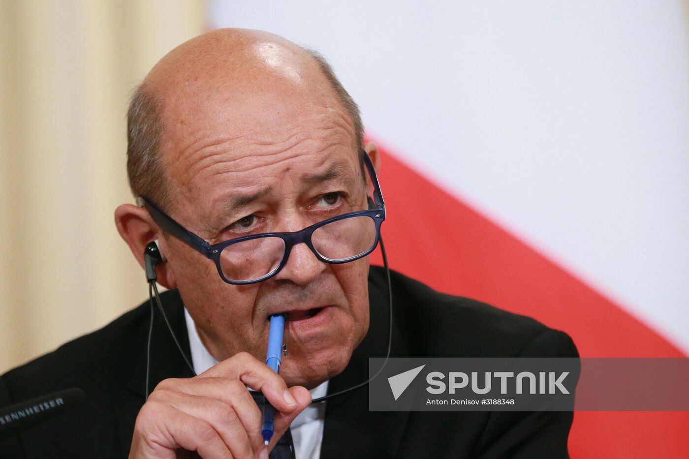 Foreign Minister Sergei Lavrov meets with French counterpart, Jean-Yves Le Drian