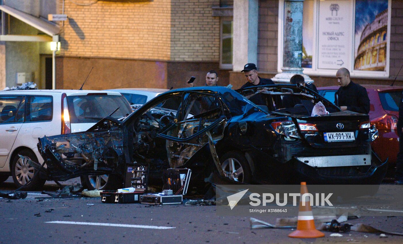 Car explodes in central Kiev