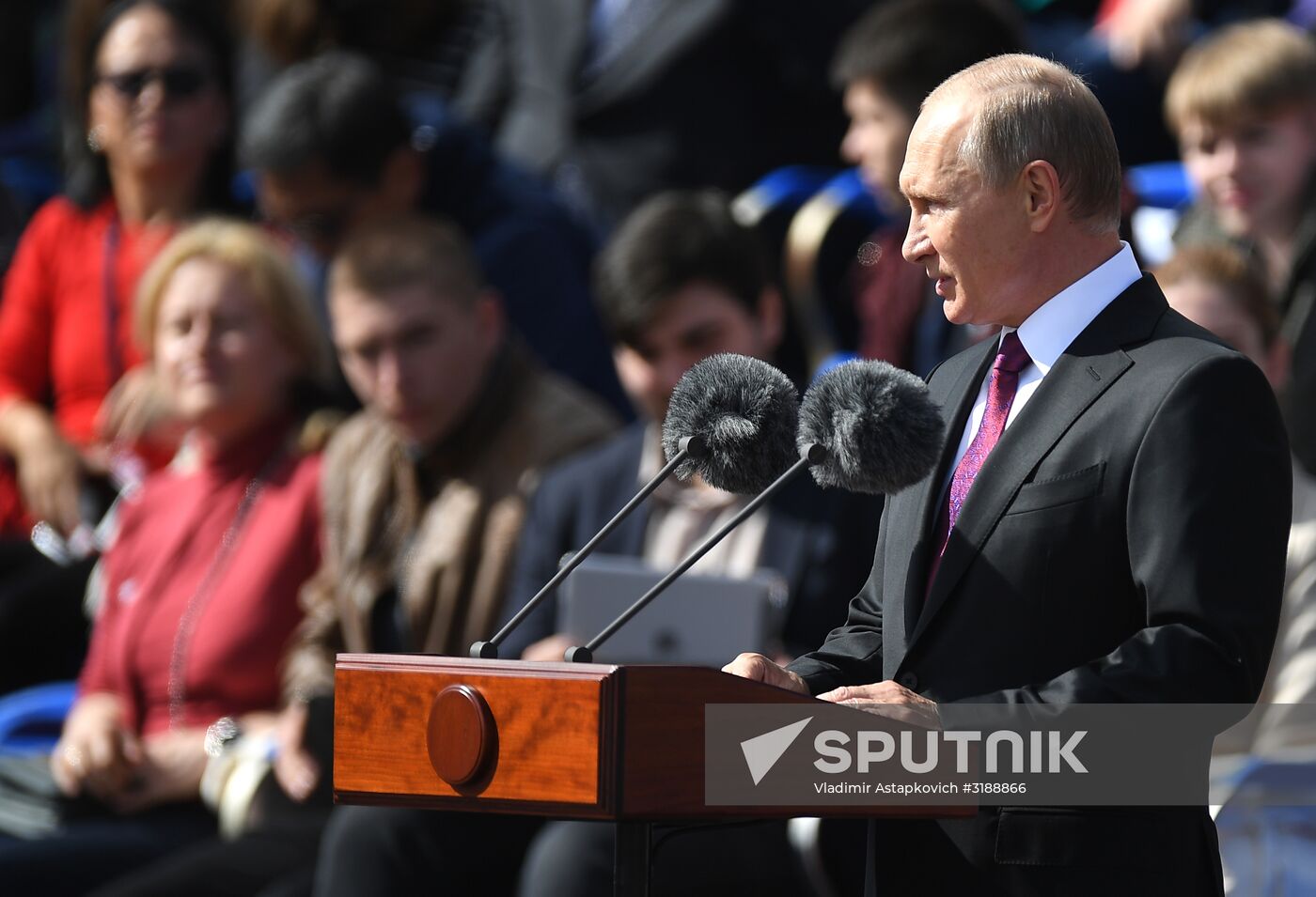 President Putin, Prime Minister Medvedev attend City Day opening ceremony on Red Square