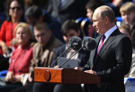 President Putin, Prime Minister Medvedev attend City Day opening ceremony on Red Square