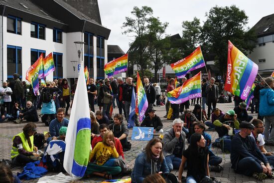 Protests outside US air base in Ramstein