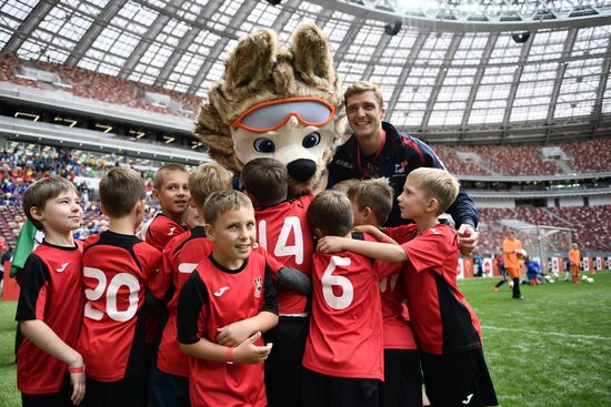 2018 FIFA World Cup Trophy embarks on a tour