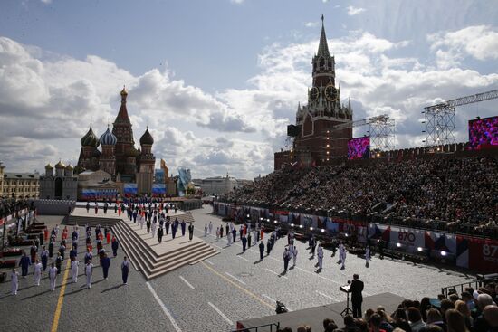 President Putin, Prime Minister Medvedev attend City Day opening ceremony on Red Square
