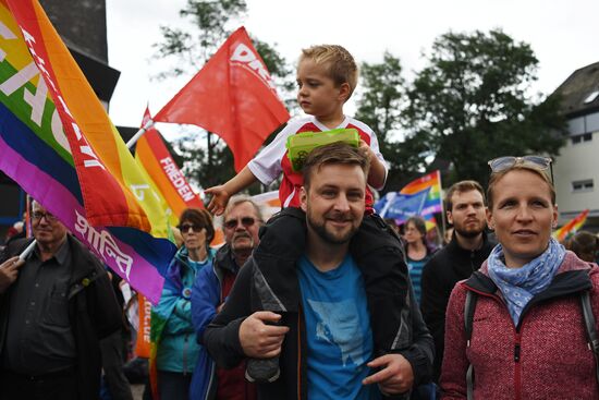 Protests outside US air base in Ramstein