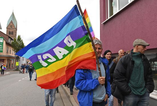 Protests outside US air base in Ramstein