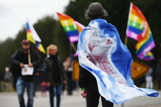 Protests outside US air base in Ramstein