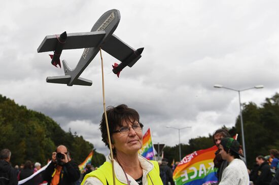 Protests outside US air base in Ramstein