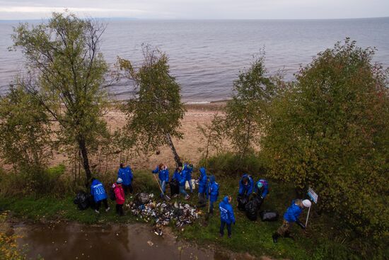Garbage removal at Lake Baikal's water area and shores