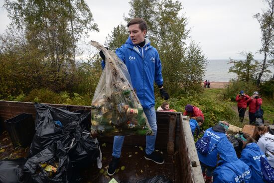 Garbage removal at Lake Baikal's water area and shores
