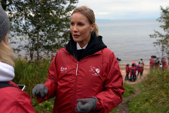Garbage removal at Lake Baikal's water area and shores