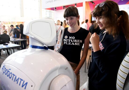 30th Moscow International Book Fair. Day four