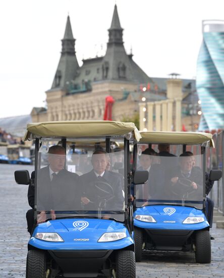 President Putin, Prime Minister Medvedev attend City Day opening ceremony on Red Square