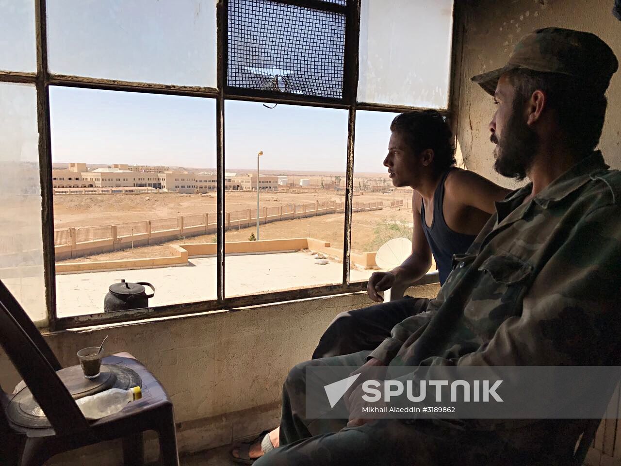 Syrian army breaks air base blockade in Deir ez-Zor