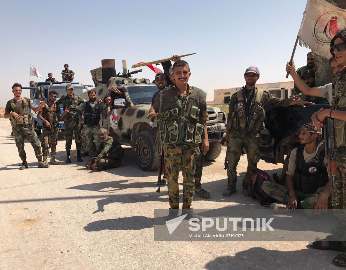 Syrian army breaks blockade at main entrance to Deir ez-Zor in the south