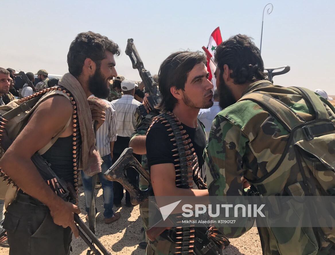 Syrian army breaks blockade at main entrance to Deir ez-Zor in the south