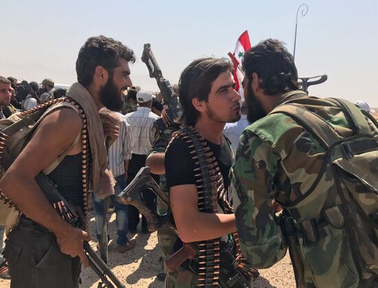 Syrian army breaks blockade at main entrance to Deir ez-Zor in the south