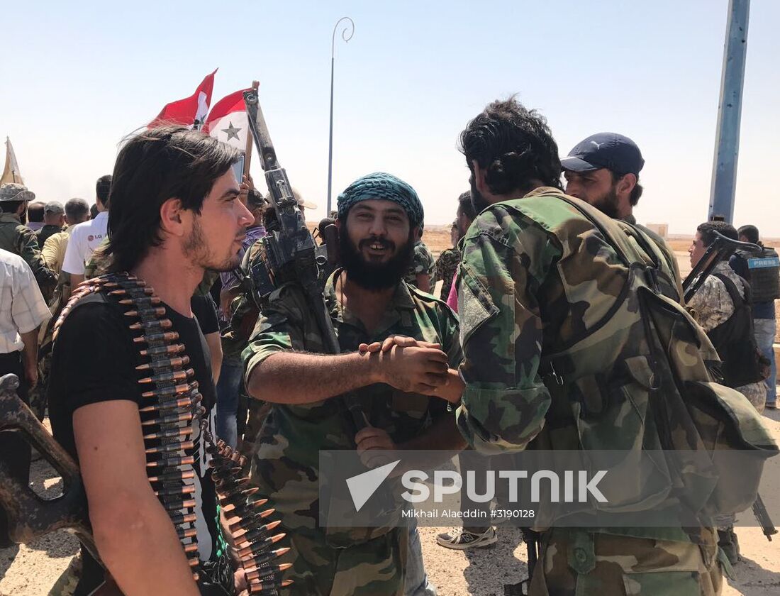 Syrian army breaks blockade at main entrance to Deir ez-Zor in the south