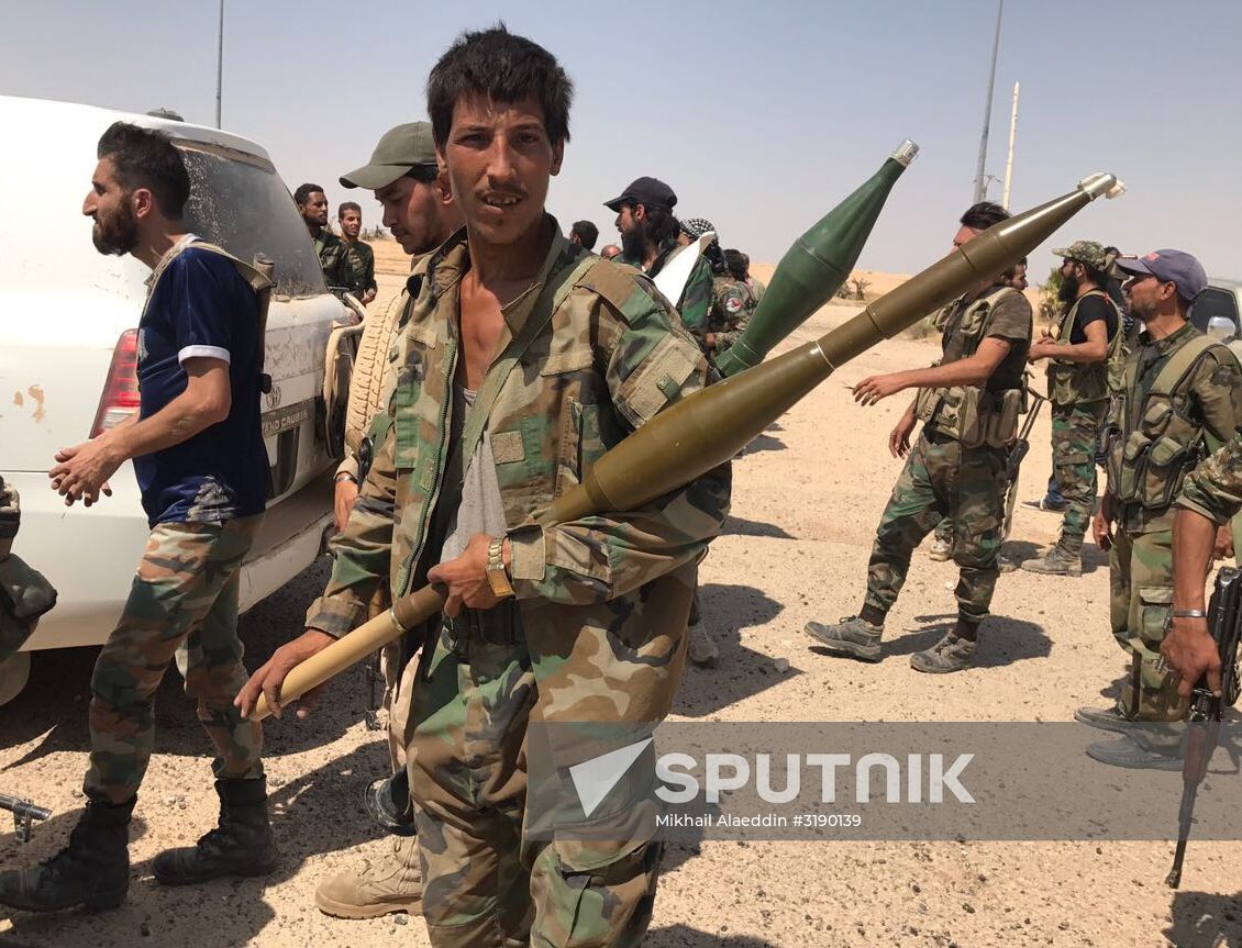 Syrian army breaks blockade at main entrance to Deir ez-Zor in the south