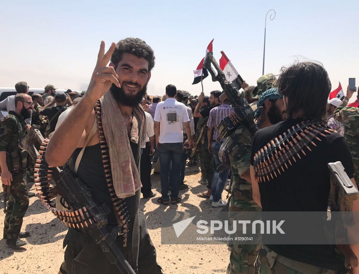Syrian army breaks blockade at main entrance to Deir ez-Zor in the south