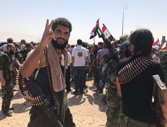 Syrian army breaks blockade at main entrance to Deir ez-Zor in the south