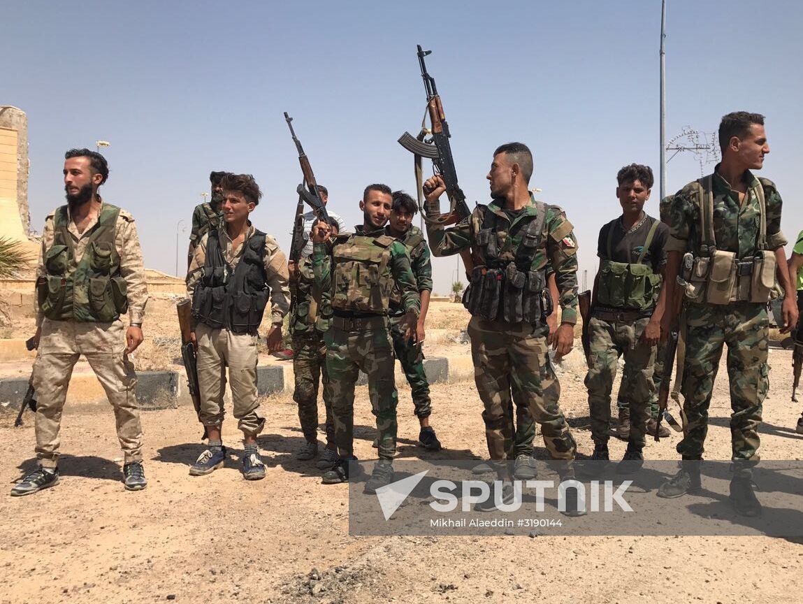Syrian army breaks blockade at main entrance to Deir ez-Zor in the south