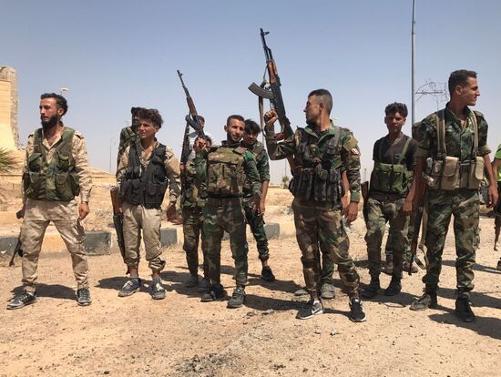 Syrian army breaks blockade at main entrance to Deir ez-Zor in the south