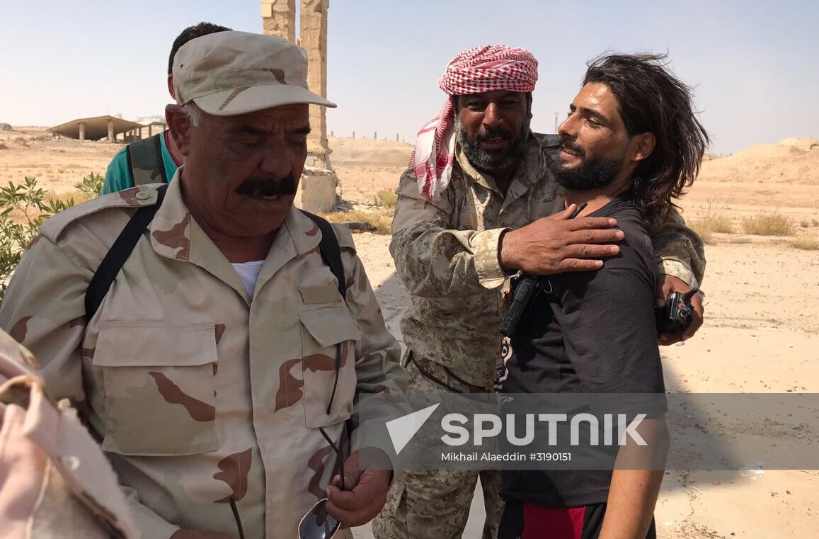 Syrian army breaks blockade at main entrance to Deir ez-Zor in the south