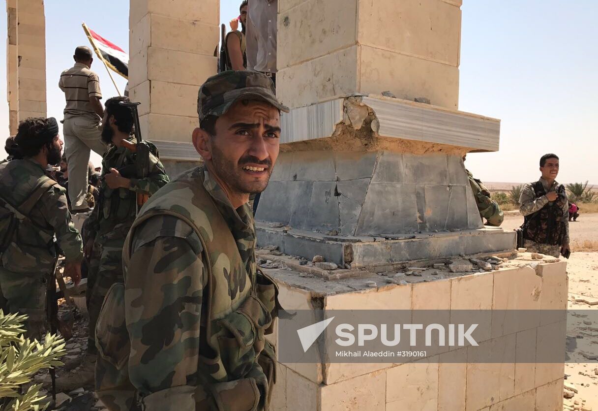 Syrian army breaks blockade at main entrance to Deir ez-Zor in the south