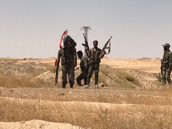 Syrian army breaks blockade at main entrance to Deir ez-Zor in the south