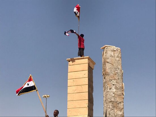 Syrian army breaks blockade at main entrance to Deir ez-Zor in the south