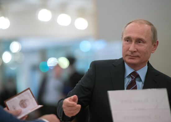 Russian President Vladimir Putin casts his vote on Unified Voting Day