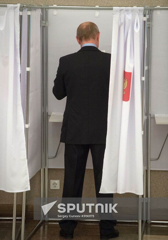 Russian President Vladimir Putin casts his vote on Unified Voting Day