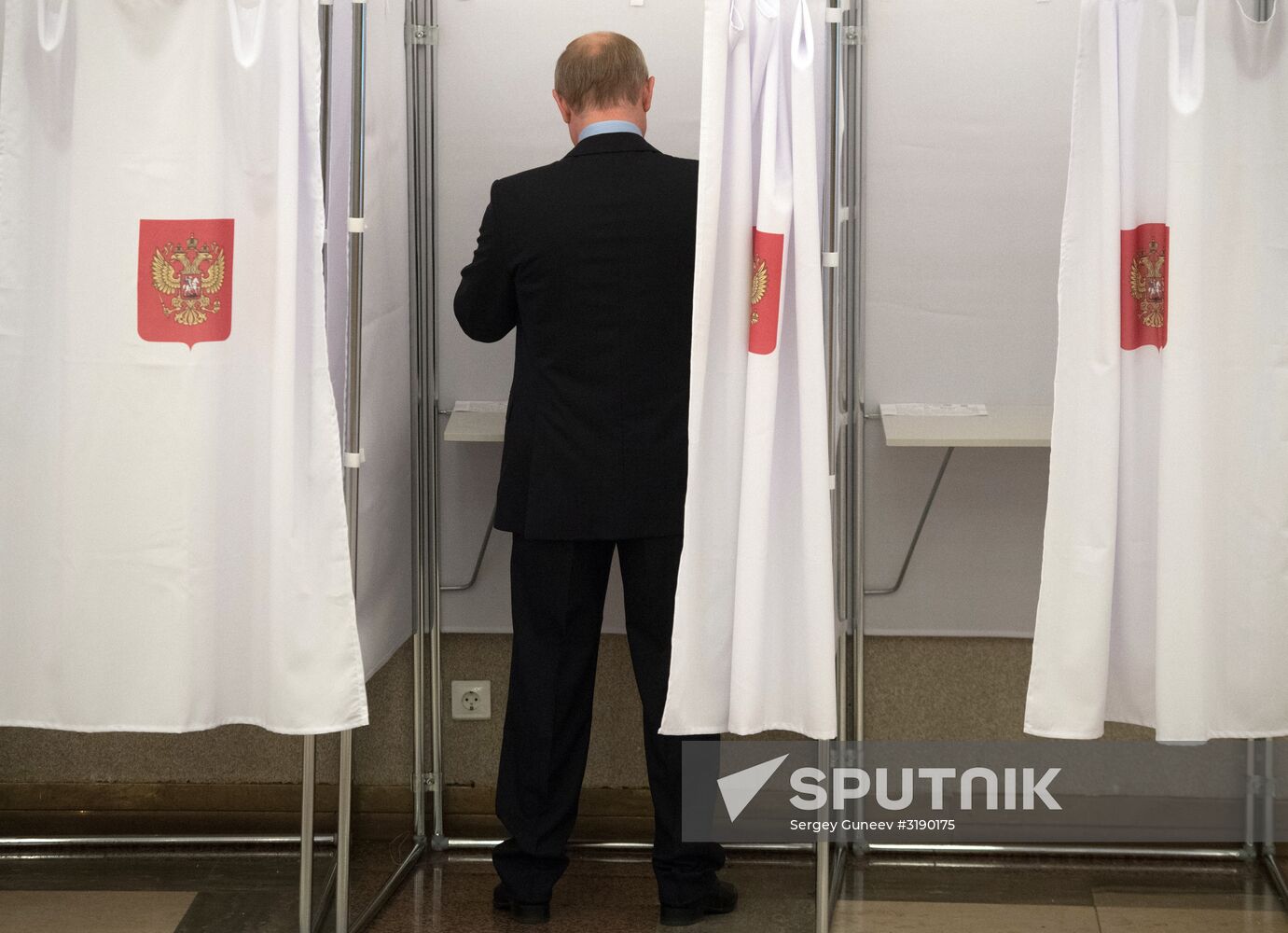 Russian President Vladimir Putin casts his vote on Unified Voting Day